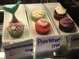 vegan cupcakes at May Veggie Home in Bangkok