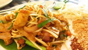 Pad Thai with Tamarind at May Veggie Home in Bangkok
