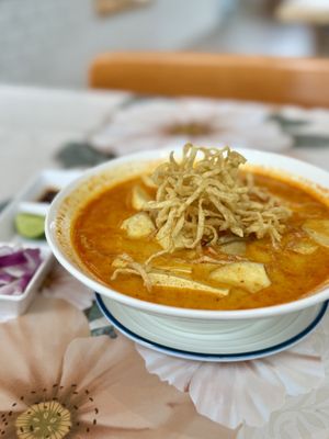 Khao soi  at May Veggie Home in Bangkok