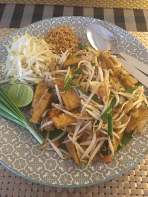 Pad Thai at May Veggie Home in Bangkok
