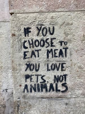 Frase numa das paredes de entrada no mercado at Mercado de La Boqueria in Barcelona