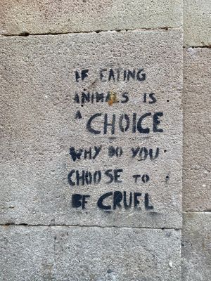 Frase numa das paredes de entrada no mercado at Mercado de La Boqueria in Barcelona