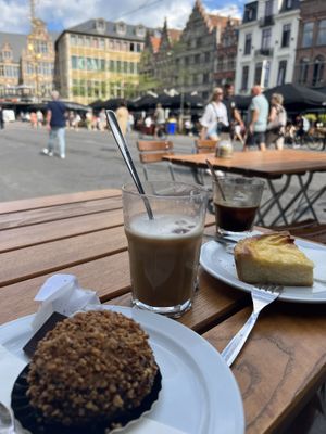 Vegan chocolate and vegan latte (rice cake is not vegan)   at Le Pain Quotidien - Kalandeberg in Ghent