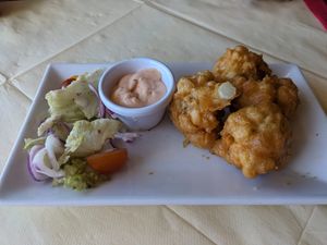 Frittierter Blumenkohl mit Siracha-Mayo  at Seaview Tavern in Ballygorman