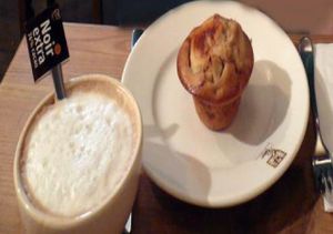 Vegan muffin and cappuccino with soy milk at Le Pain Quotidien - Philip Stockstraat in Bruges