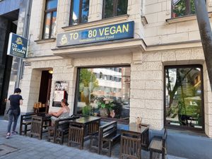 Outdoor seating at To80 vegan in Cologne