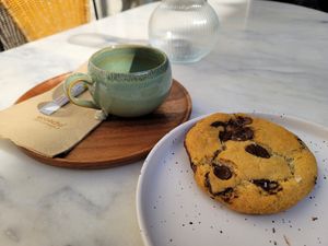 Chocolate chip cookie at Plant Dragon in Leuven