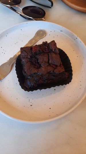 Brownie with cherries in at Plant Dragon in Leuven