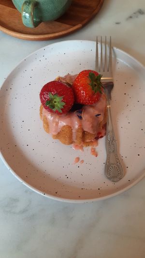 Strawberry cake at Plant Dragon in Leuven
