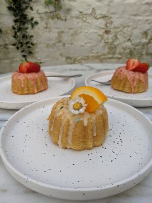 cakes at Plant Dragon in Leuven