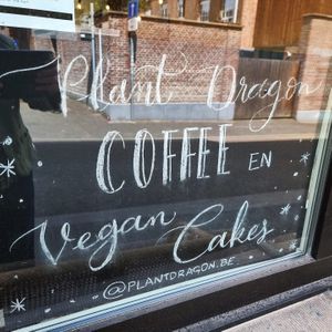 Sign at front, all vegan at Plant Dragon in Leuven