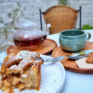 Apple cake and rose tea at Plant Dragon in Leuven