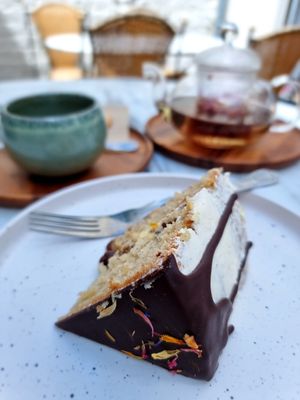 Banana chocolate cake at Plant Dragon in Leuven