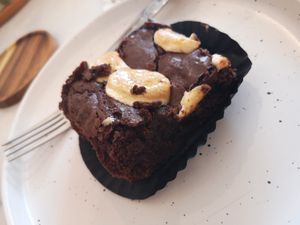 Cake at Plant Dragon in Leuven