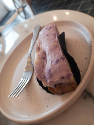 Cake at Plant Dragon in Leuven