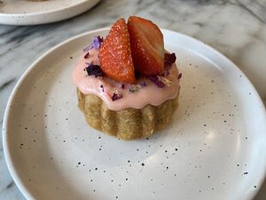 Mini bundt cake  at Plant Dragon in Leuven