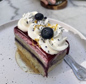 Blueberry lemon cake at Plant Dragon in Leuven