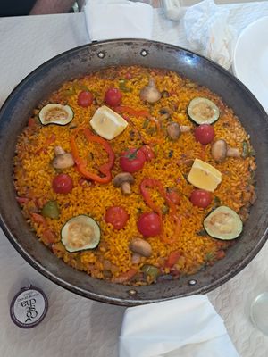 Paella vegetariana (es vegana en realidad) at La Cabaña del Canario in Torrox