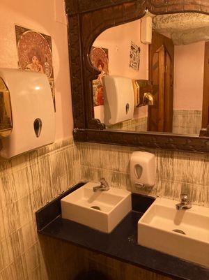 Women’s bathroom   at Damasco in Barcelona