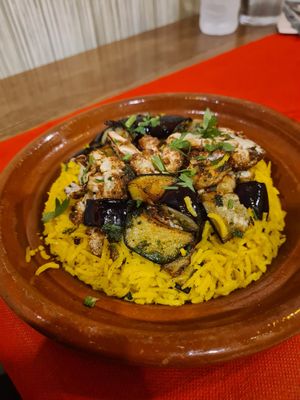 Rice with fried aubergine and cauliflower at Damasco in Barcelona