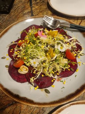 Beetroot carpaccio with cashew cheese at Jardineiro - Vegan Kitchen in Porto