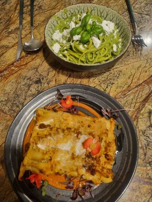 Cannelloni with bolognese ragu and Linguini with spinach pesto &feta cheese at Jardineiro - Vegan Kitchen in Porto