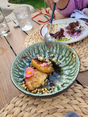 Hot pear dessert at Jardineiro - Vegan Kitchen in Porto