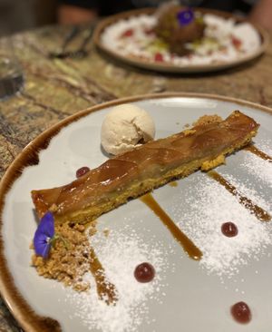 Apple crumble  at Jardineiro - Vegan Kitchen in Porto