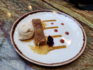 Apple-based dessert at Jardineiro - Vegan Kitchen in Porto