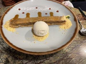 Apple crumble with cinnamon ice cream   at Jardineiro - Vegan Kitchen in Porto