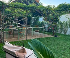 garden dining at Jardineiro - Vegan Kitchen in Porto