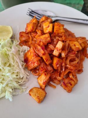Tofu pad thai at Metang Restaurant in Khao Sok