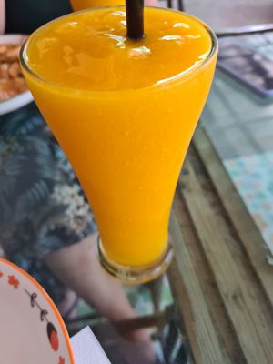 Mango shake at Metang Restaurant in Khao Sok