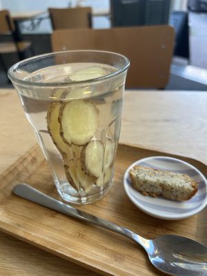 Gember thee 3,30€
  at Hazel in Dordrecht