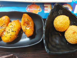 Banana beignet, sesam beignet at Yayami in Namur