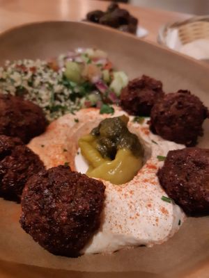 Falafel with hummus 😍 at Cafe Manah in Lisbon