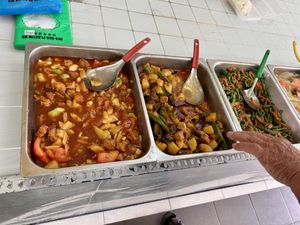 Today’s vegan options  at Suzimi Vegetarian Food 素滋味 in Jerantut