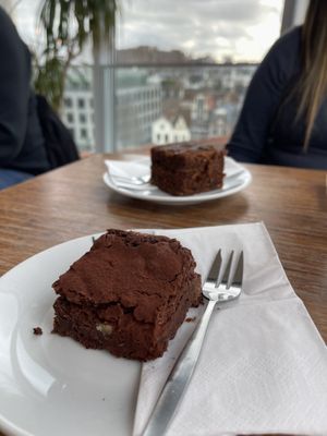 Brownie vegan and gluten-free. Vegan Carrot cakee  at Blue  in Amsterdam