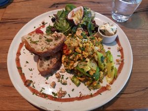 Super tasty and filling scrambled tofu at IVY Bistro & Café in Hamburg
