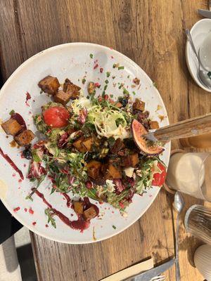 Stulle mit Avocado und Tofu   at IVY Bistro & Café in Hamburg