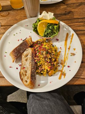 Scrambled tofu with dates, dried tomatoes and saffron at IVY Bistro & Café in Hamburg