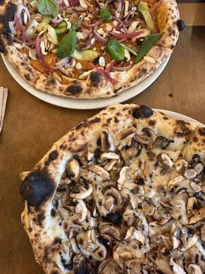 Truffle Pizza with vegan Mozzarella and vegetable Pizza with romanesco sauce   at Can Pizza in Badalona