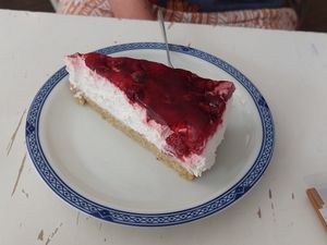 White chocolate berry tart at Katers Köök in Hamburg