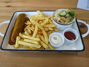 Currywurst with fries at Katers Köök in Hamburg