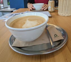 Endlich ein großer Milchkaffee nach meinem Geschmack. at Katers Köök in Hamburg