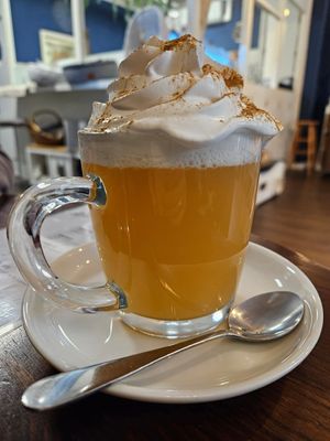 Apfelpunsch mit Schlagcreme & Zimt at Katers Köök in Hamburg