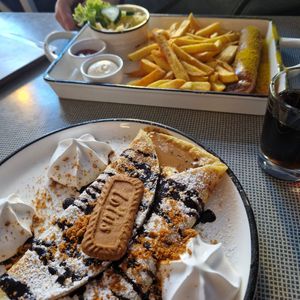 Lotuscreme-Pancake und Curryvurst at Katers Köök in Hamburg