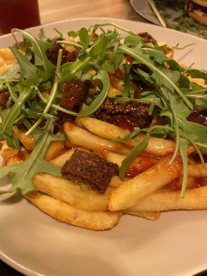 „Falafel fries“ werde ich das nächste mal aber mit Ketchup statt mit Sweet-Chili-Sauce bestellen 🙂  at Cheesy Burger in Soltau