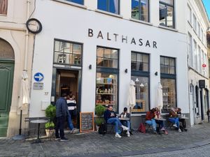 Front, some outdoor seating at Balthasar in Bruges