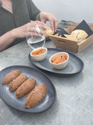 Tapenade, fresh bread and Algarvian carrots   at Blacksalt in Carvoeiro